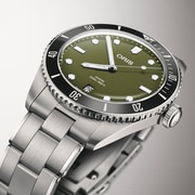 01 733 7795 4057-Set - Divers Date