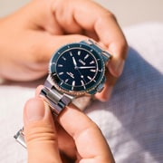 01 733 7792 4194-07 8 19 05P - Aquis Date Diamonds