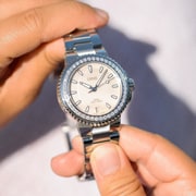 01 733 7792 4956-07 8 19 05P - Aquis Date Diamonds