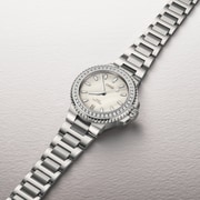 01 733 7792 4956-07 8 19 05P - Aquis Date Diamonds
