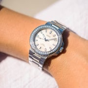 01 733 7792 4956-07 8 19 05P - Aquis Date Diamonds