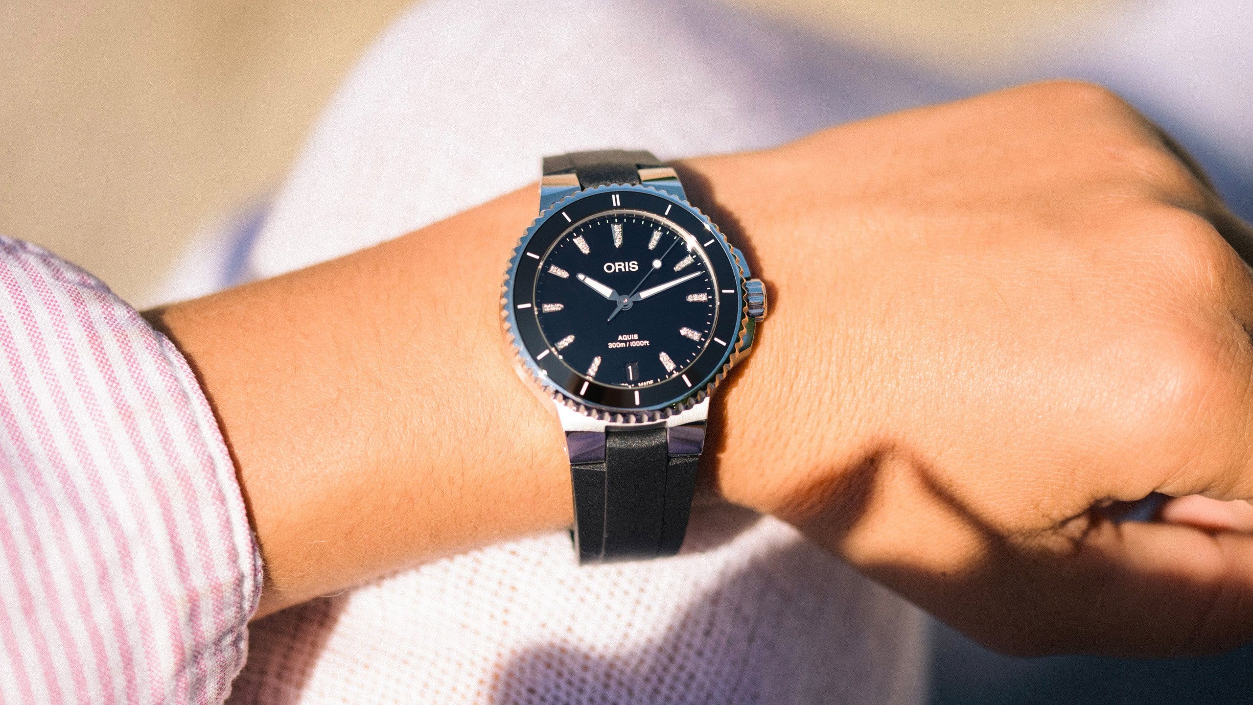 01 733 7792 4194-07 4 19 64FC - Aquis Date Diamonds