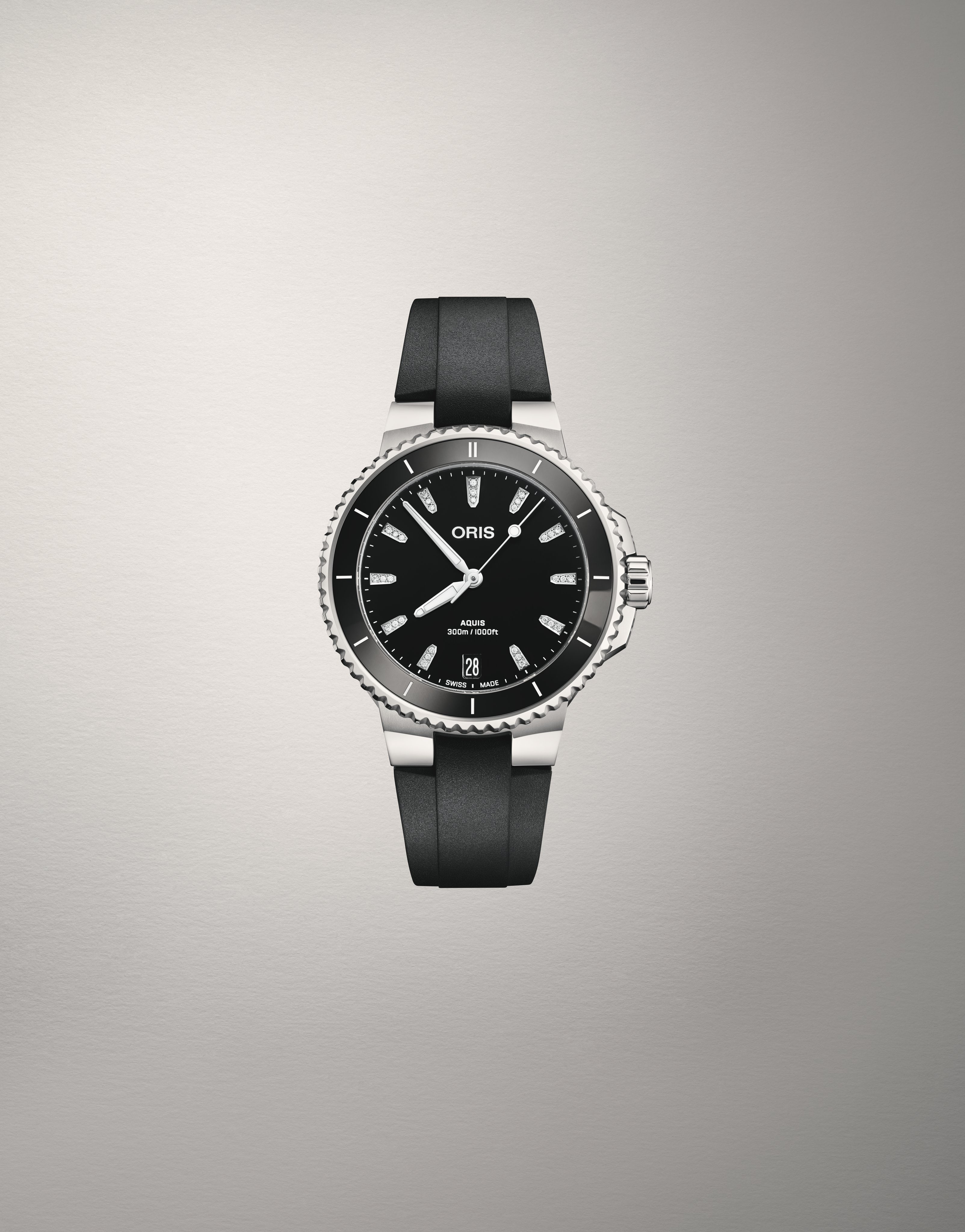 01 733 7792 4194-07 4 19 64FC - Aquis Date Diamonds