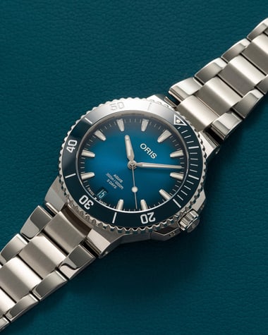 01 400 7790 4135-07 8 23 02PEB - Aquis Date Calibre 400 - 43.50 mm