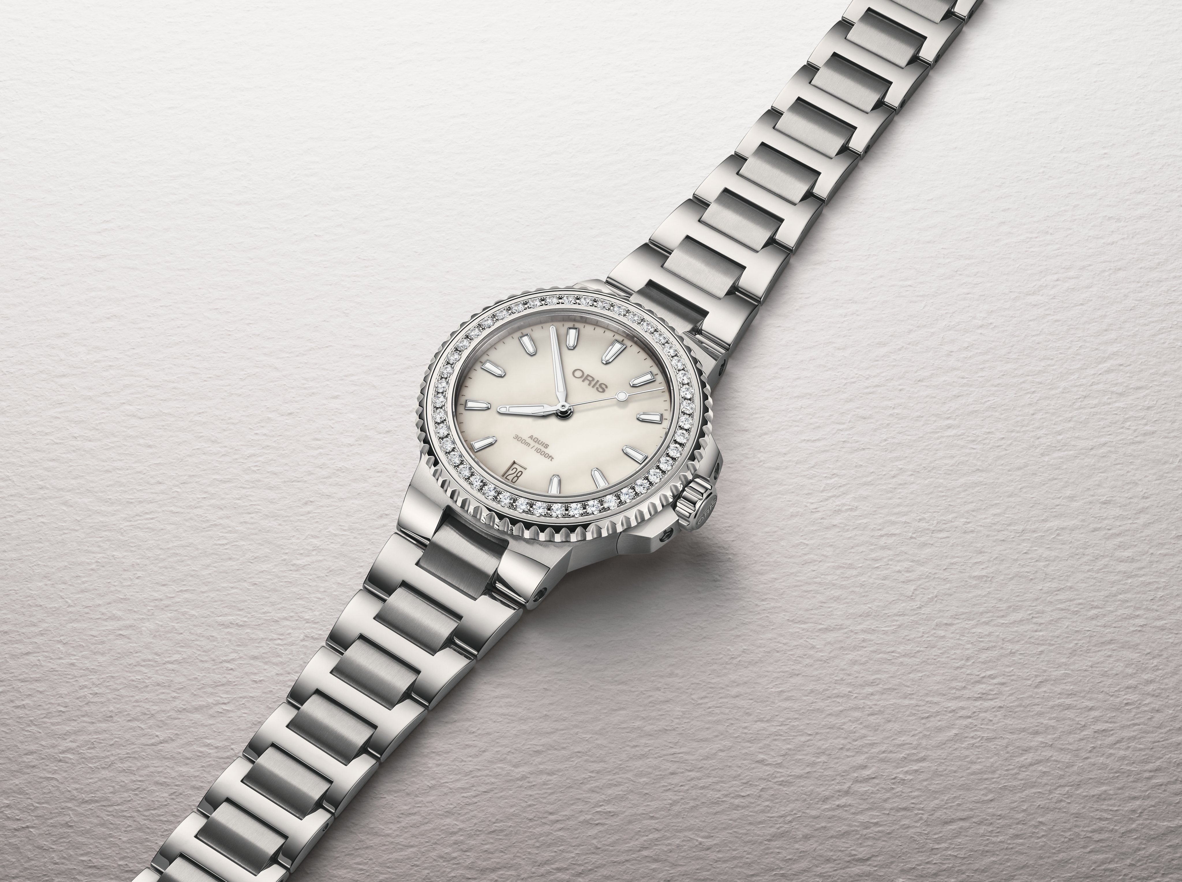 Aquis Date Diamonds - 01 733 7792 4956-07 8 19 05P | Oris 