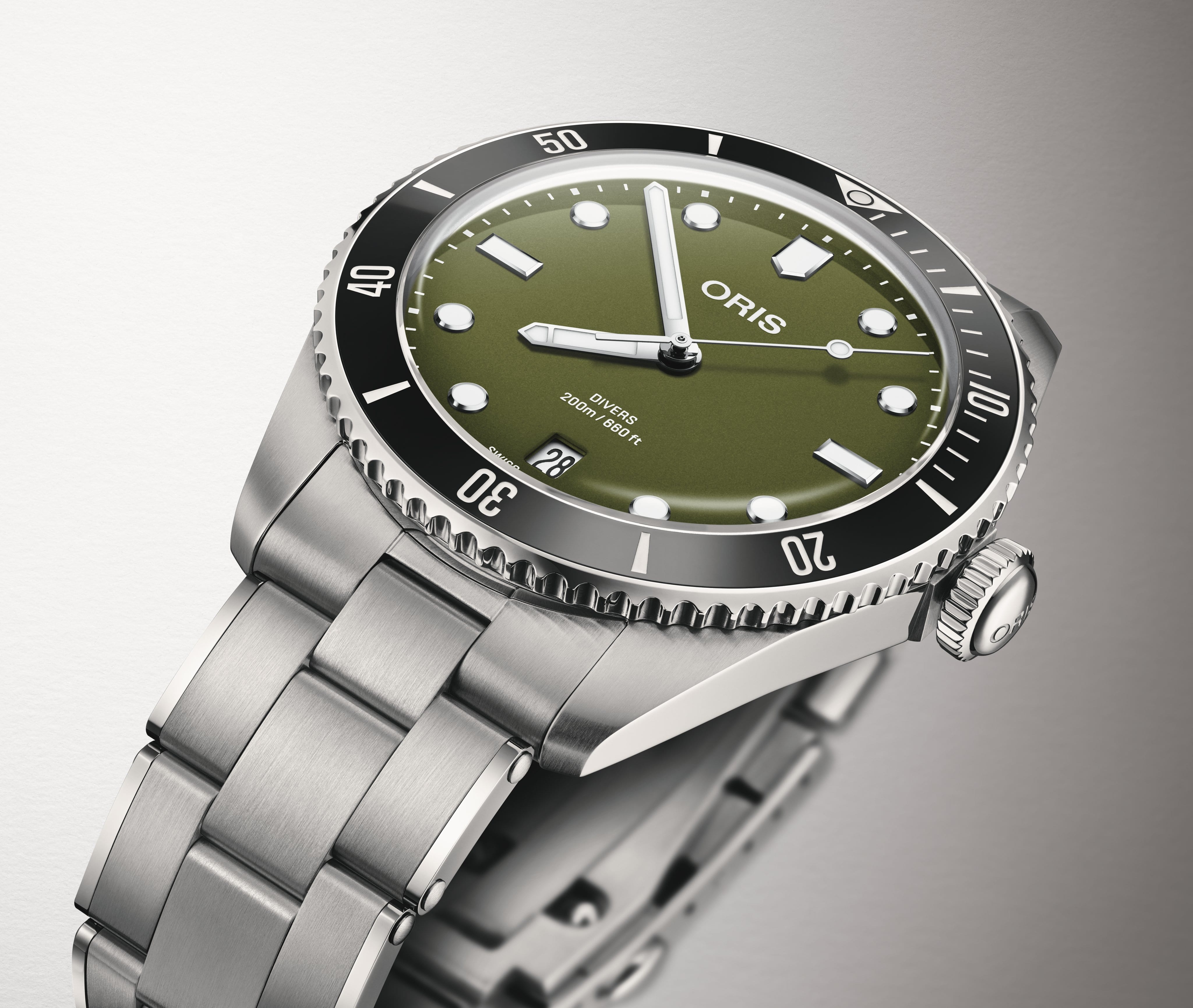 01 733 7795 4057-Set - Divers Date