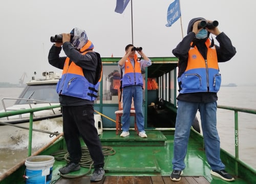 Yangtze_people_with_credit