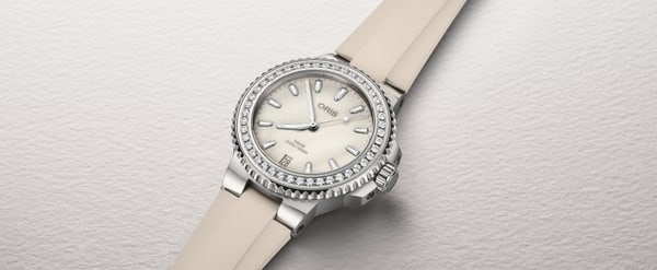 01 733 7792 4956-07 4 19 61FC - Aquis Date Diamonds