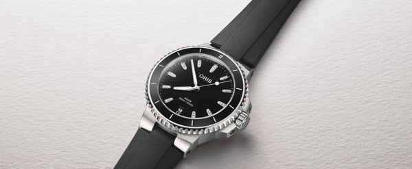01 733 7792 4194-07 4 19 64FC - Aquis Date Diamonds