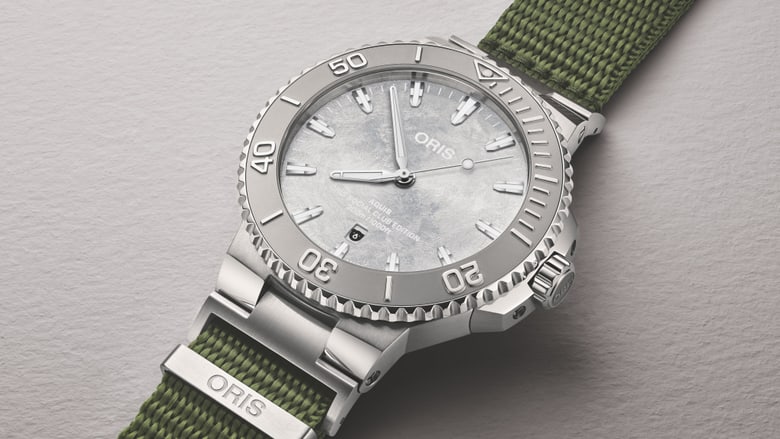 01 733 7789 4121-Set - Oris Social Club Edition II