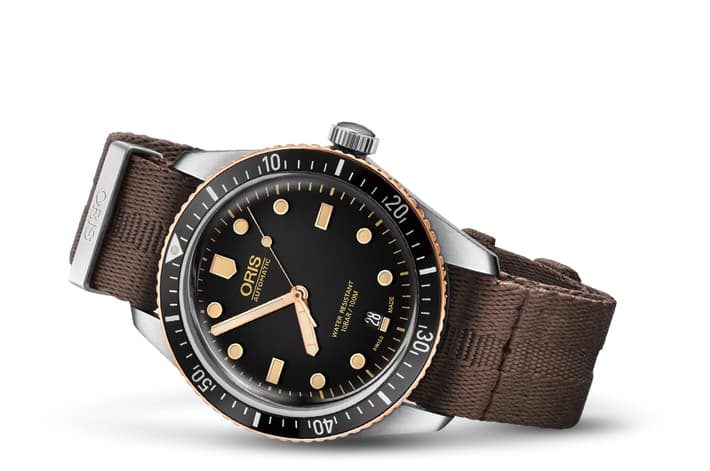 Image of Divers Sixty-Five