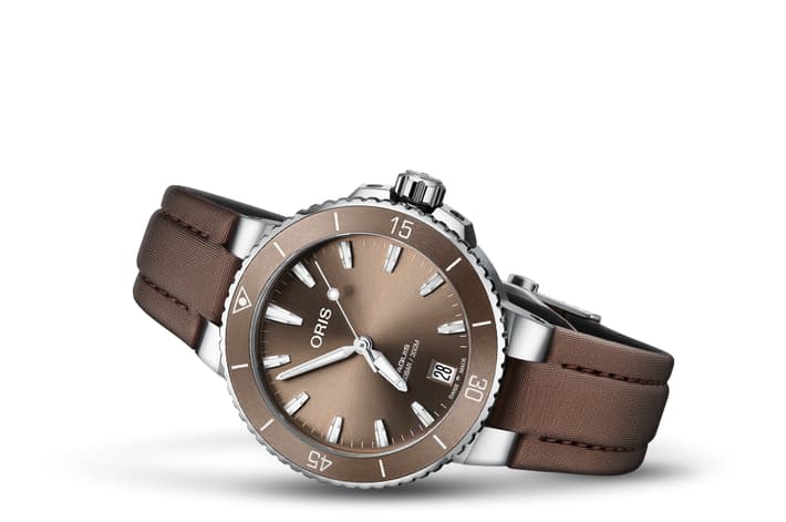 Image of Aquis Date