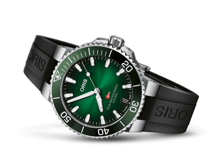 Image of Aquis Date Calibre 400