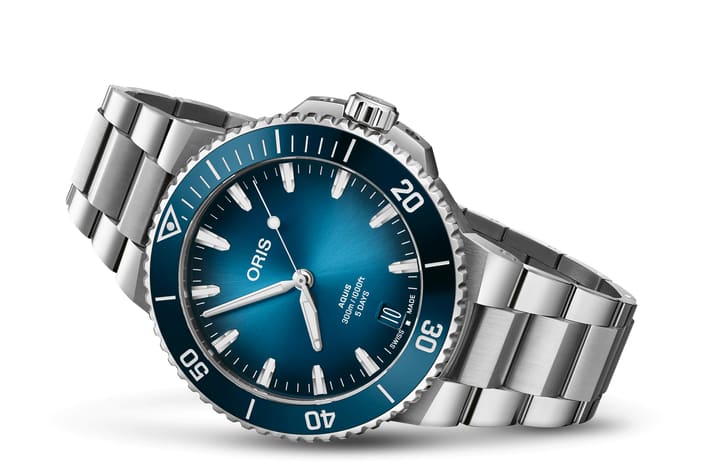 Image of Aquis Date Calibre 400